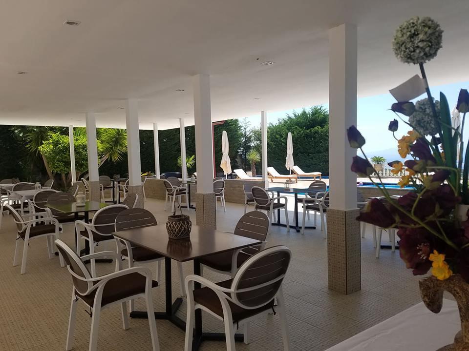 Hotel Relax Dhërmi Exterior foto